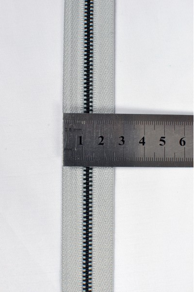 ZIP064 1號拉鏈  成衣單頭拉鏈款式  黑古銅牙拉鏈款式   密尾拉鏈  不設單獨拉鍊訂購 側面照